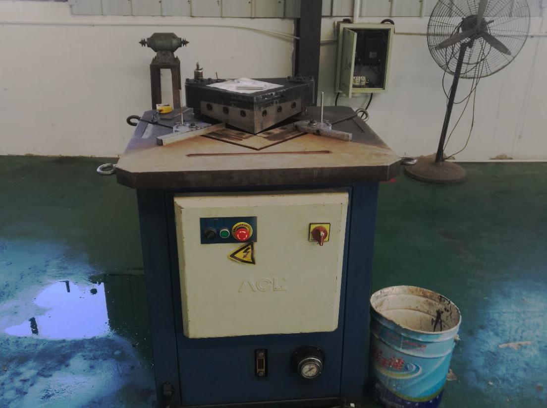 CNC Edge Trimming Machine